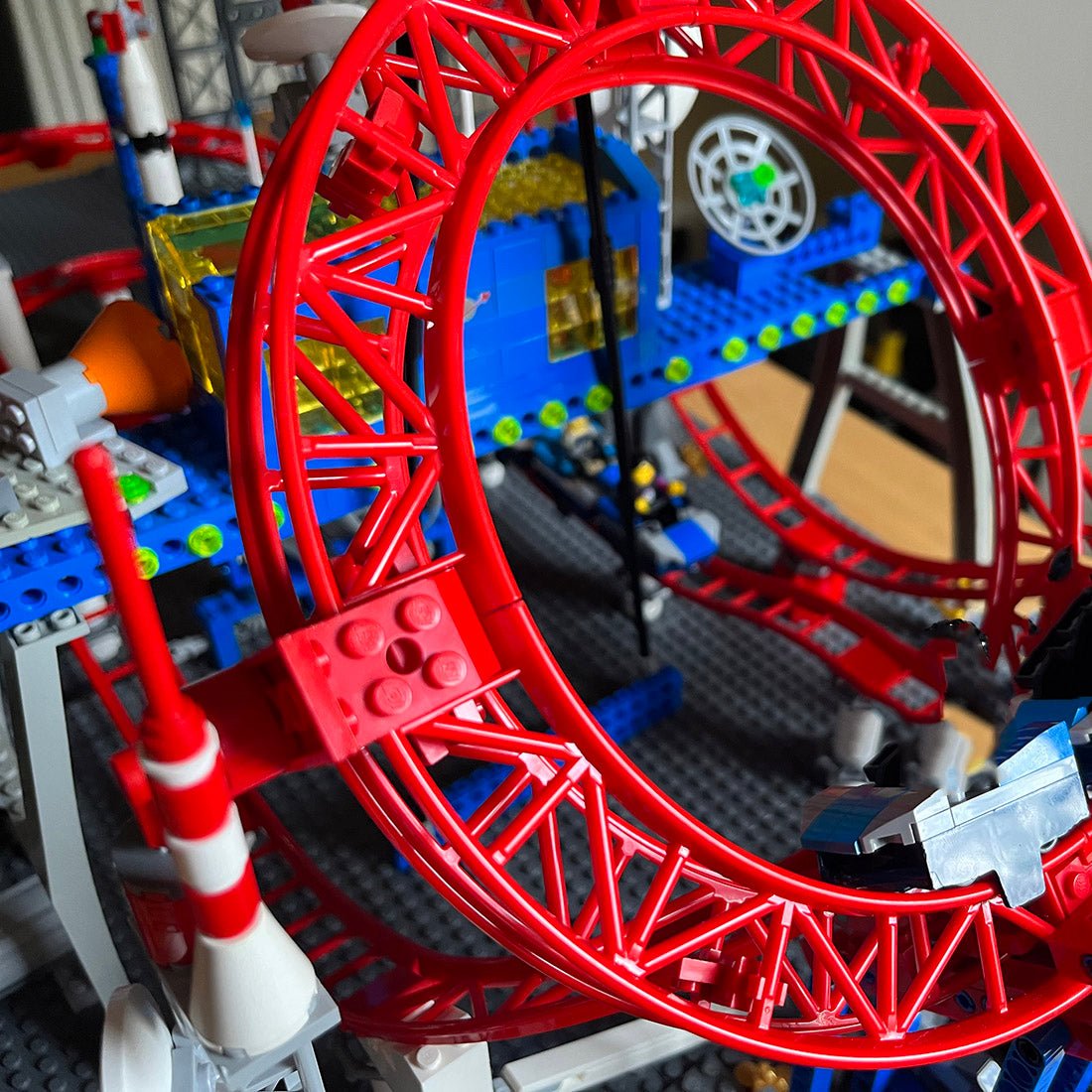 MOC - 104035 Circular Roller Coaster(Dynamic) - LesDiy