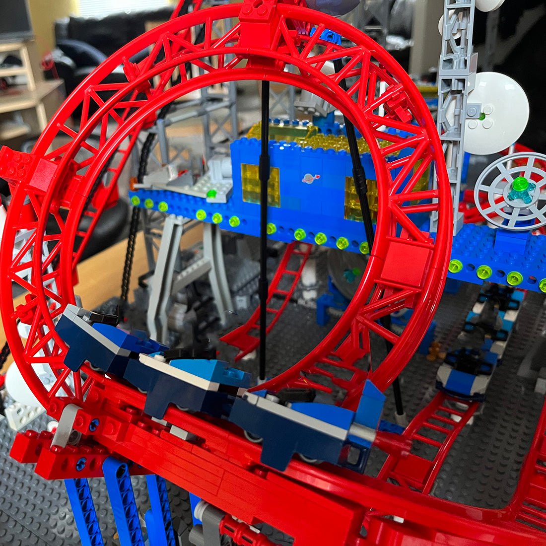 MOC - 104035 Circular Roller Coaster(Dynamic) - LesDiy