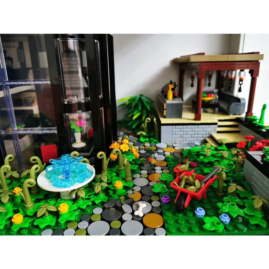 MOC - 151755 Modern Glass Villa - LesDiy