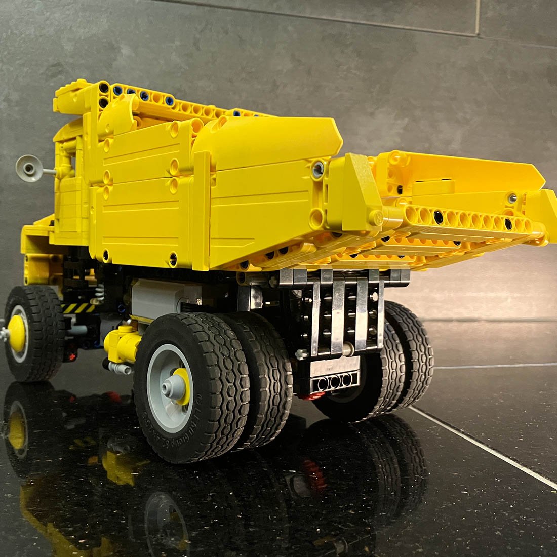 MOC - 153584 Euclid R - 15 RC Dump Truck - LesDiy