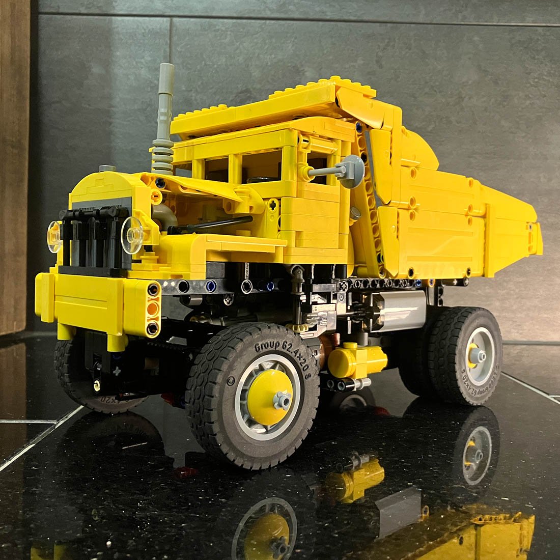 MOC - 153584 Euclid R - 15 RC Dump Truck - LesDiy