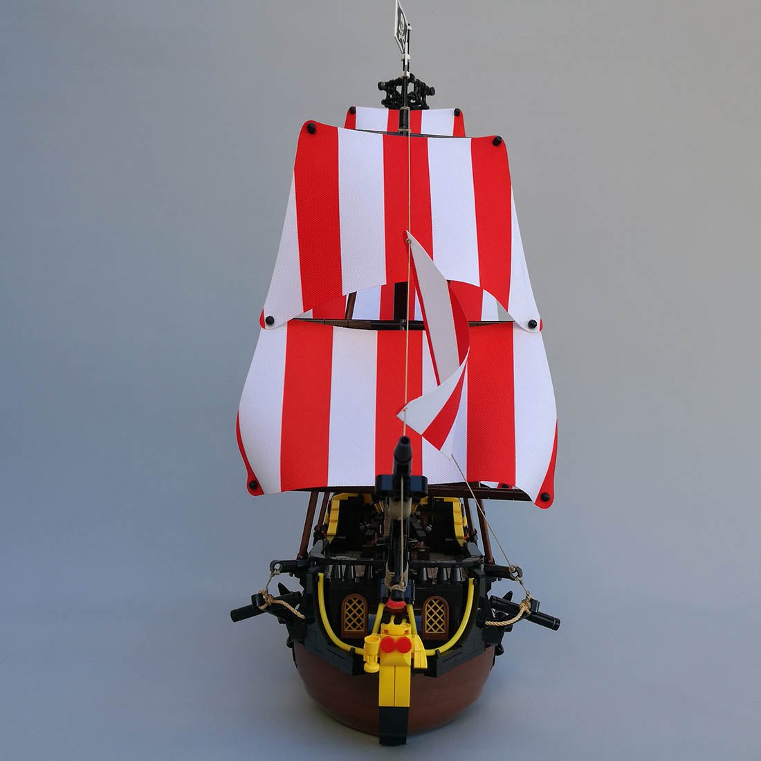 MOC - 166879 Barracuda Ship - LesDiy - 