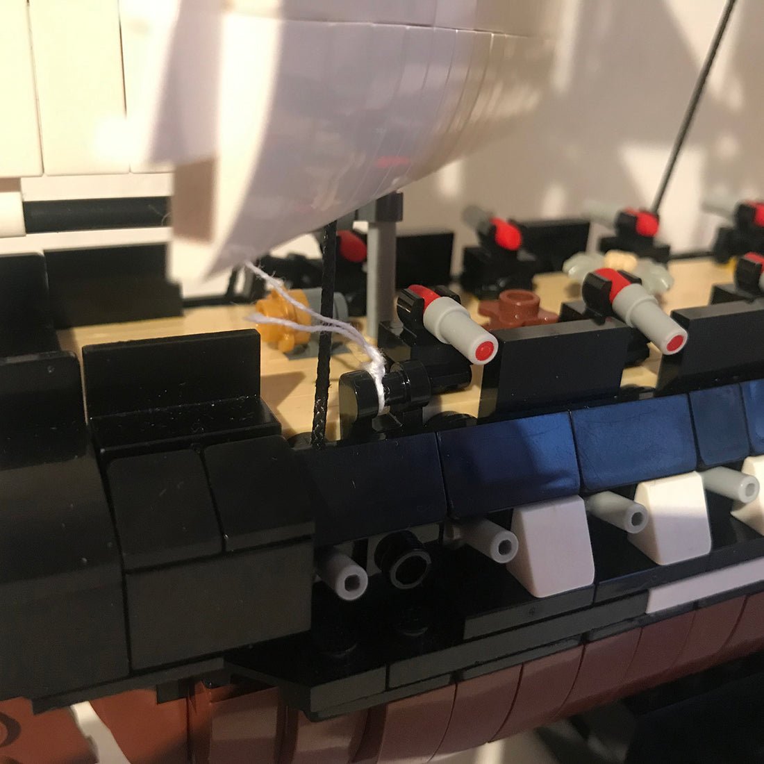 MOC - 40456 1/200 USS Constitution Ship Model - LesDiy