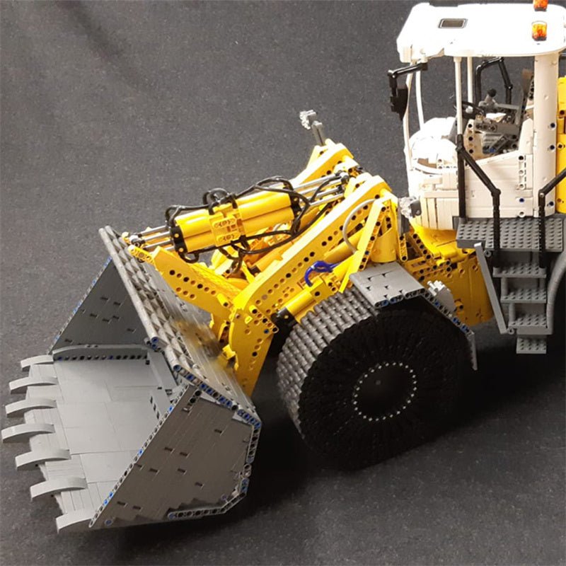 MOC - 49777 Liebherr L586 - LesDiy - MOC