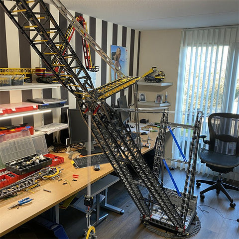 MOC - 73532 SGC - 250 Crane - LesDiy